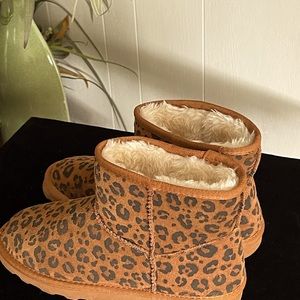 👢new comfortable 🦒 animal print-boots—can be worn inside and outdoor